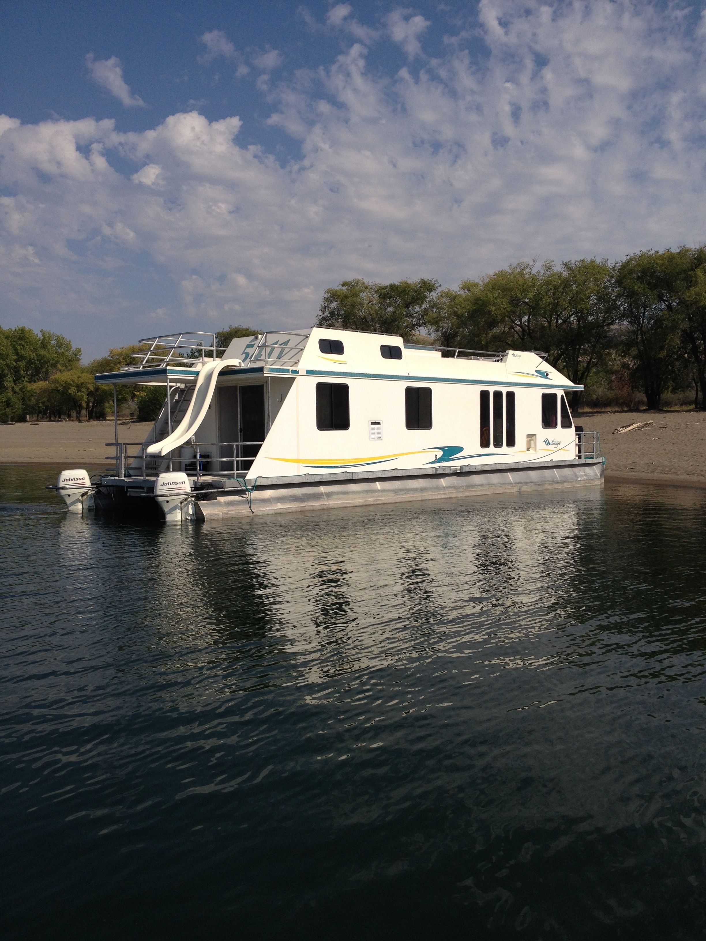 Luna class houseboat